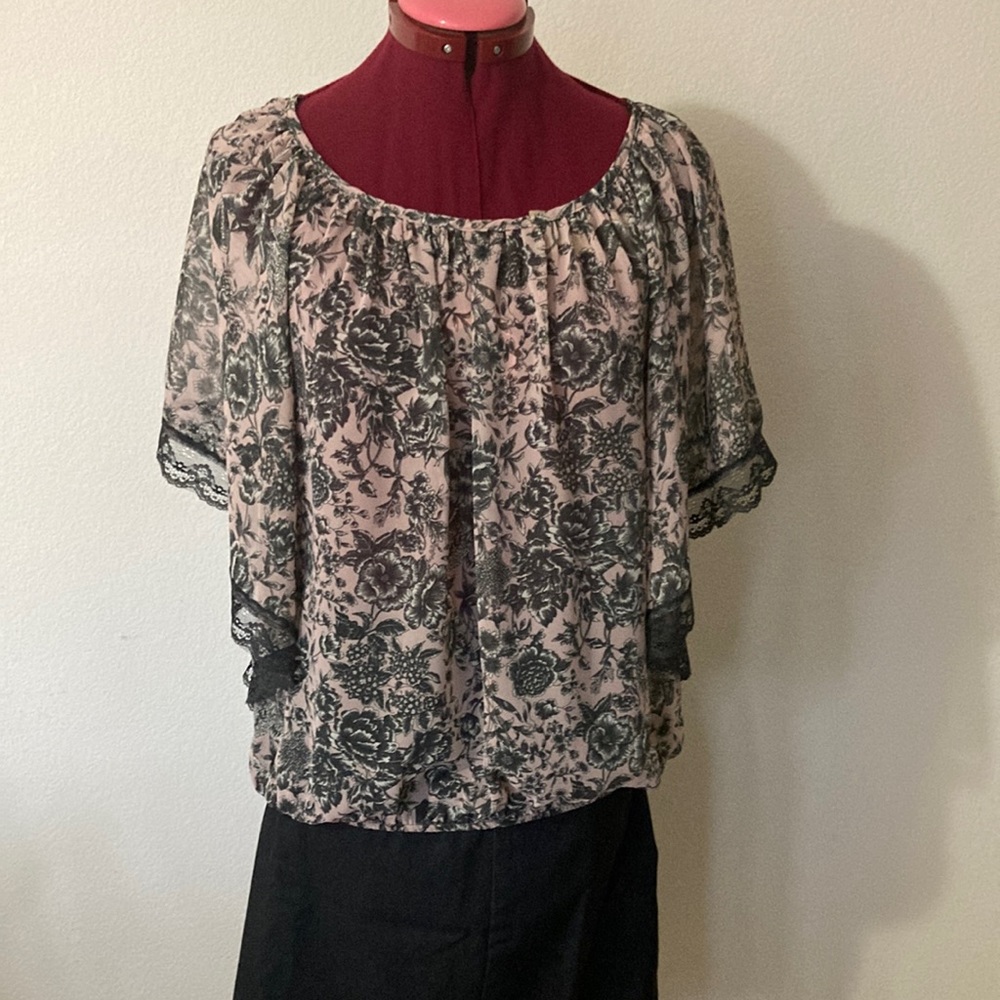 Pleione S batwing lace trim sleeves, black & peach too elastic hem Made in USA